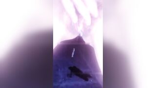 极品颜值骚女夜晚小区楼顶玩露出