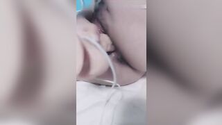 萝莉少女桃小沫沫酱自慰爆出白浆