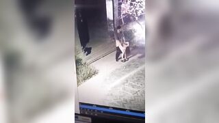 兰州老街00后护士全裸户外偷情00后骚母狗户外老街上被男人猛操喷水